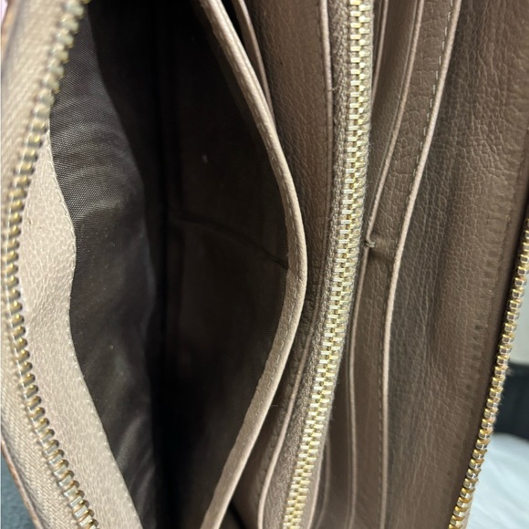 MIU MIU ZIPPY WALLET - Picture 10 of 16